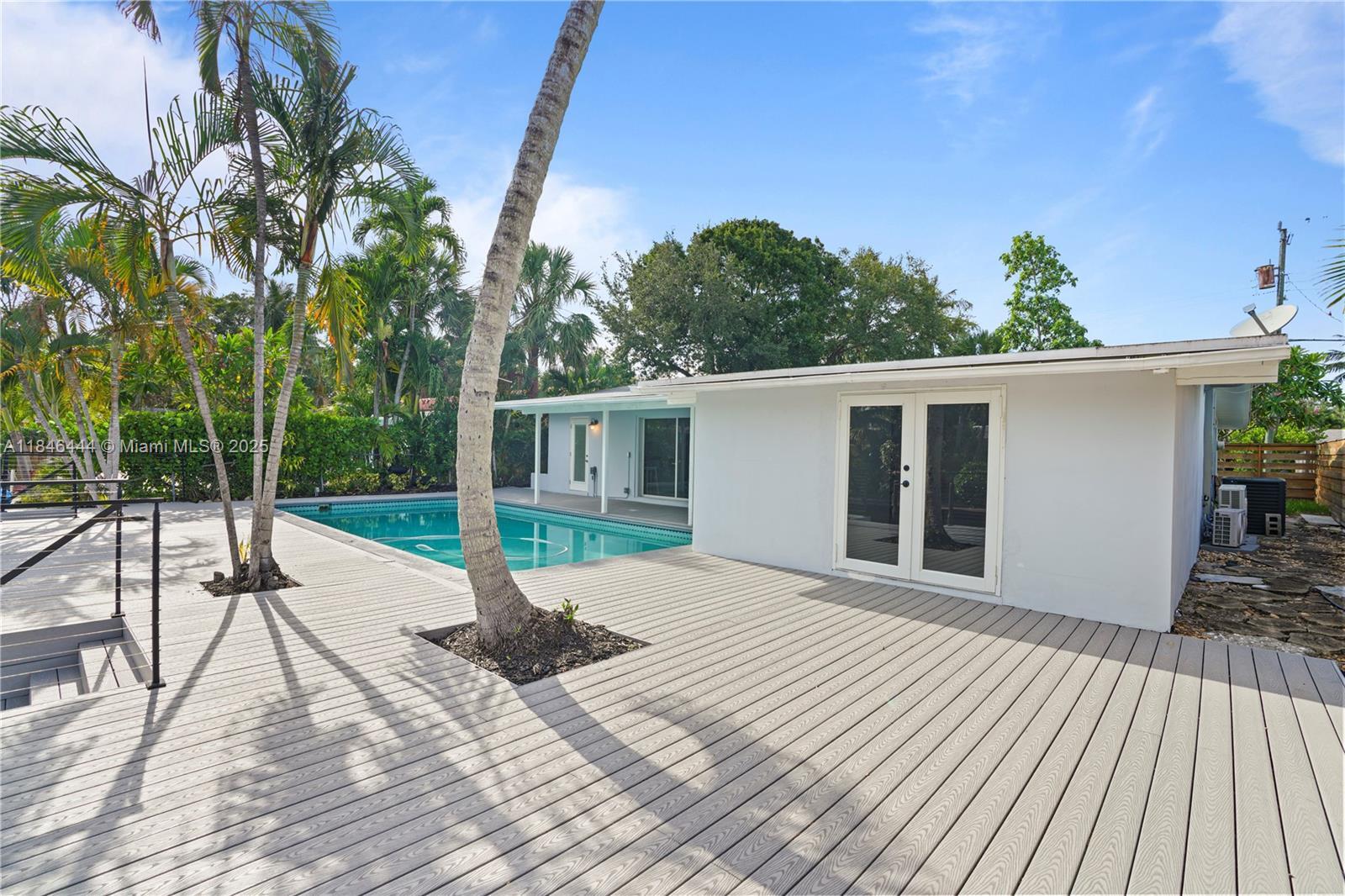 Property Photo: 1724 SW 5th St FL 33312