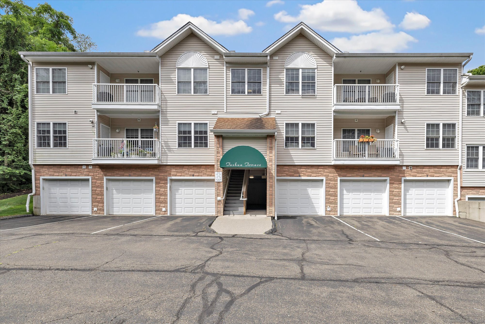 Property Photo:  1215 Arganese Place 1215  CT 06611 