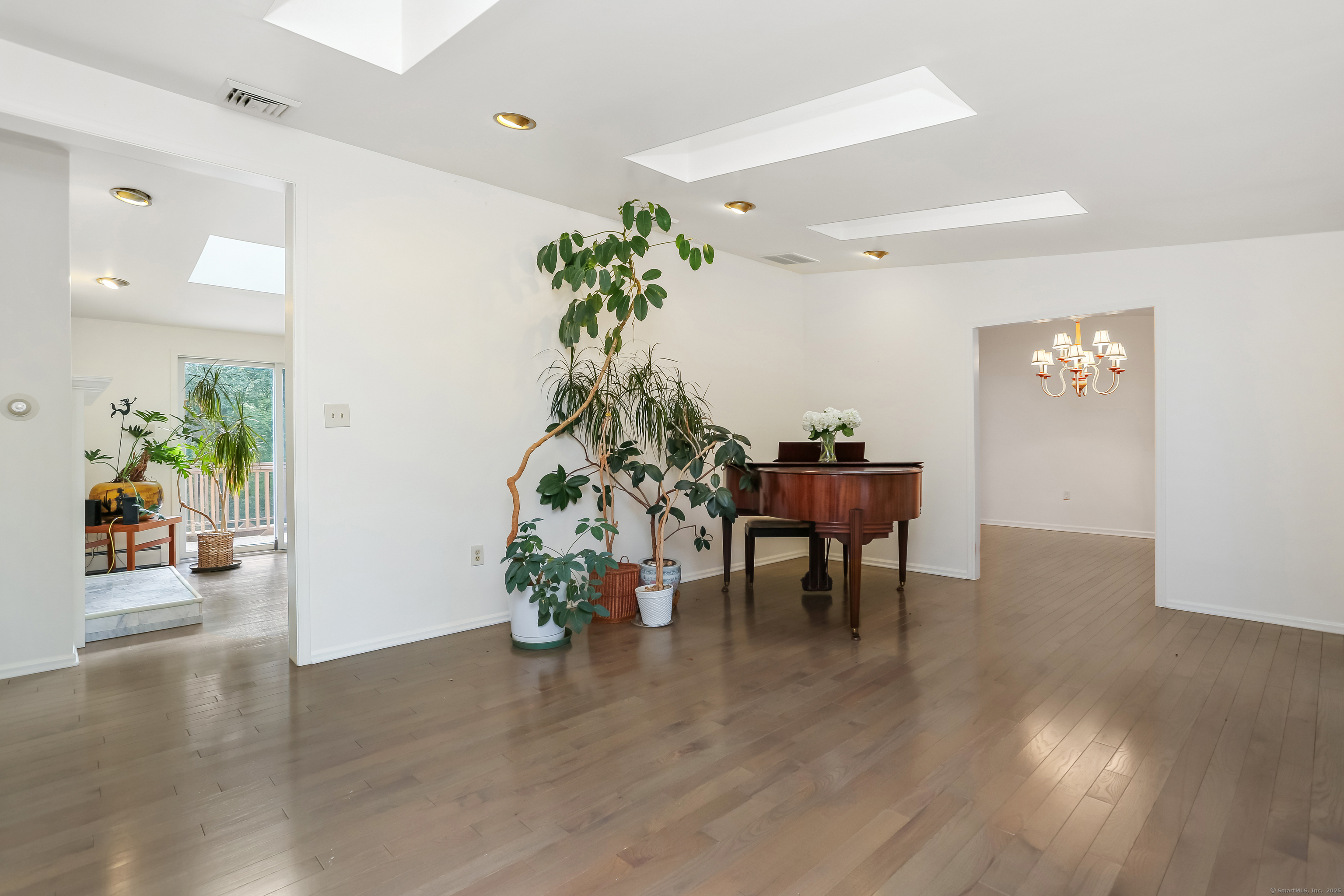Property Photo:  89 Cranbury Drive  CT 06611 