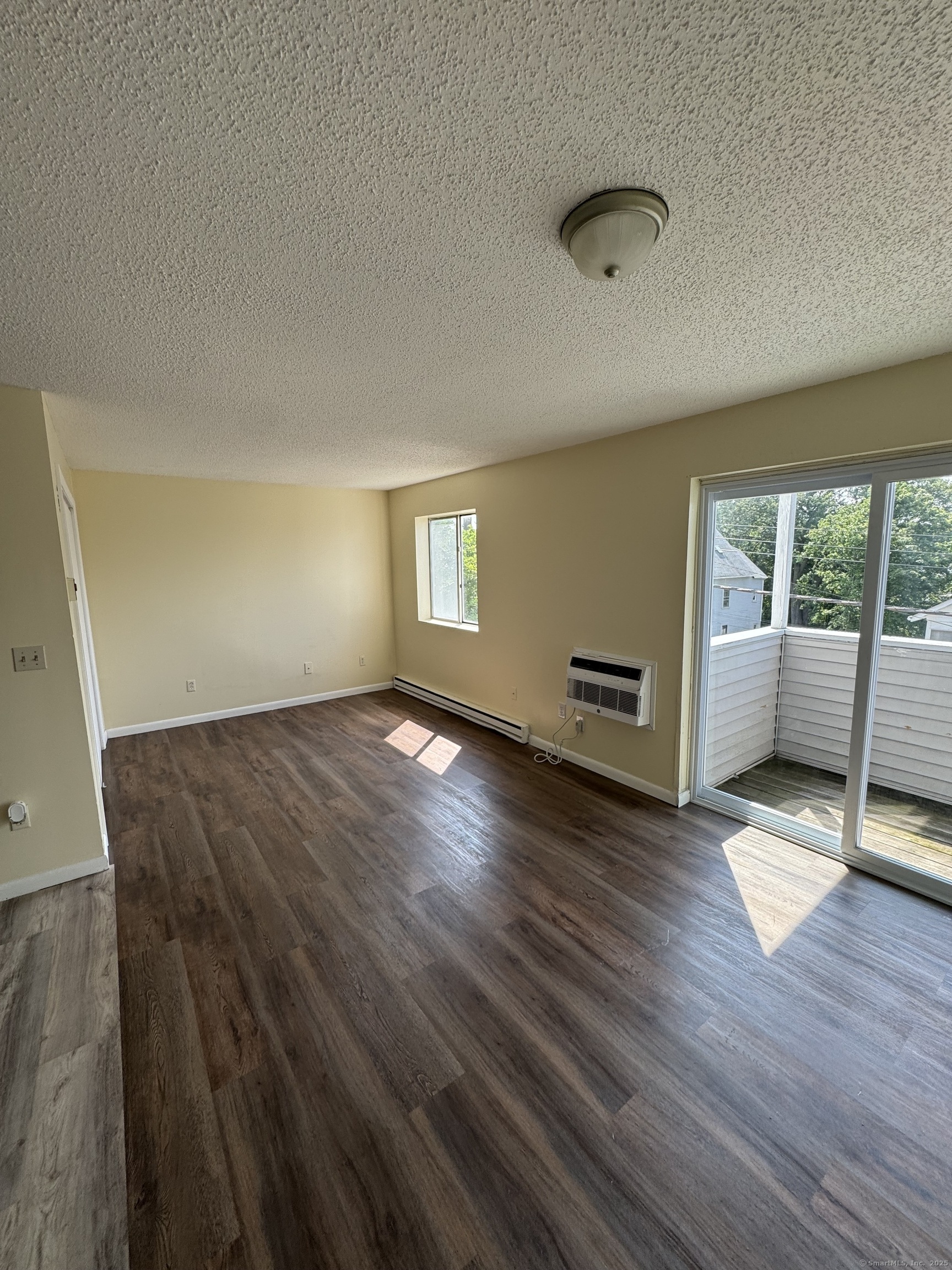 Property Photo: 4 Warwick Street 3 CT 06513