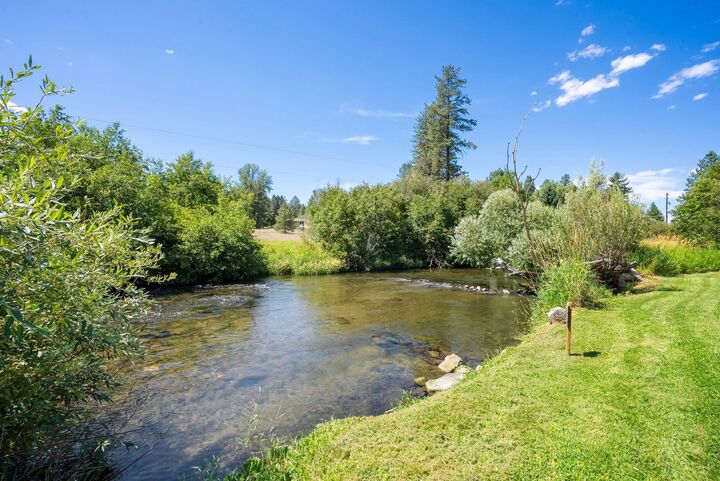 Property Photo:  2406 E Colbert Rd  WA 99005 