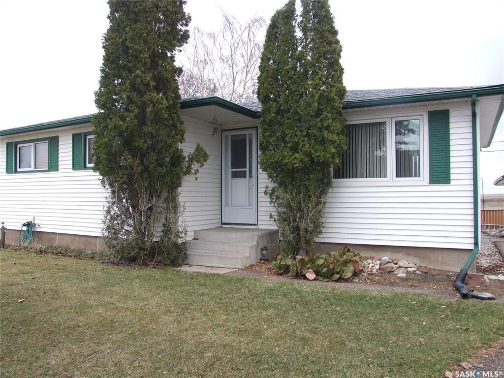 Property Photo: 424 Pacific Drive SK S0N 0H0