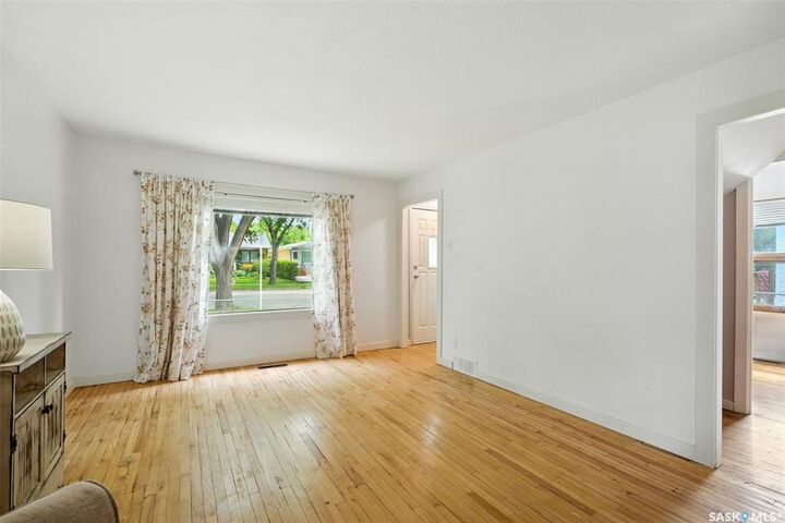 Property Photo: 909 I Avenue N SK S7L 2H4