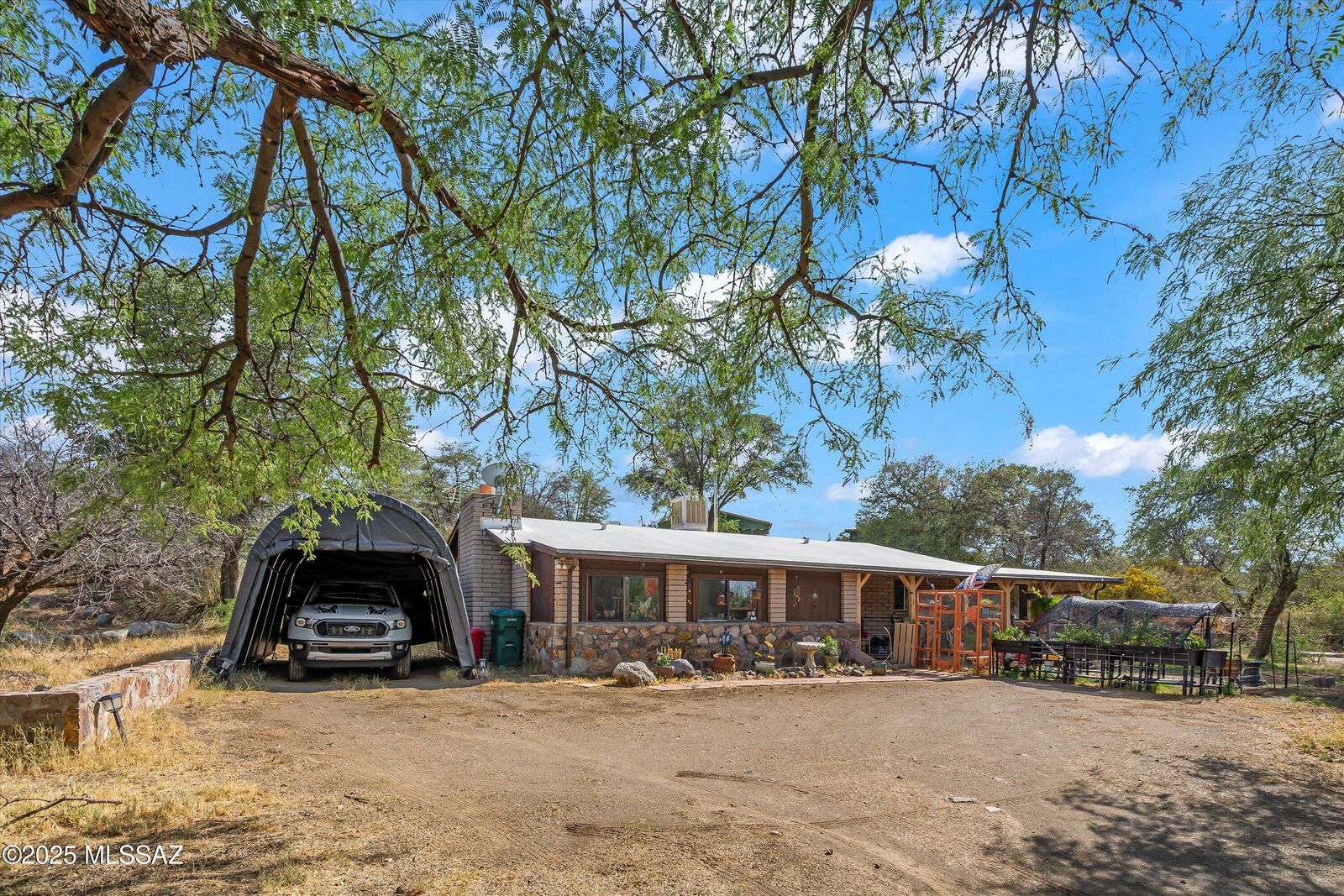 Property Photo:  1125 E Paseo Encino  AZ 85623 