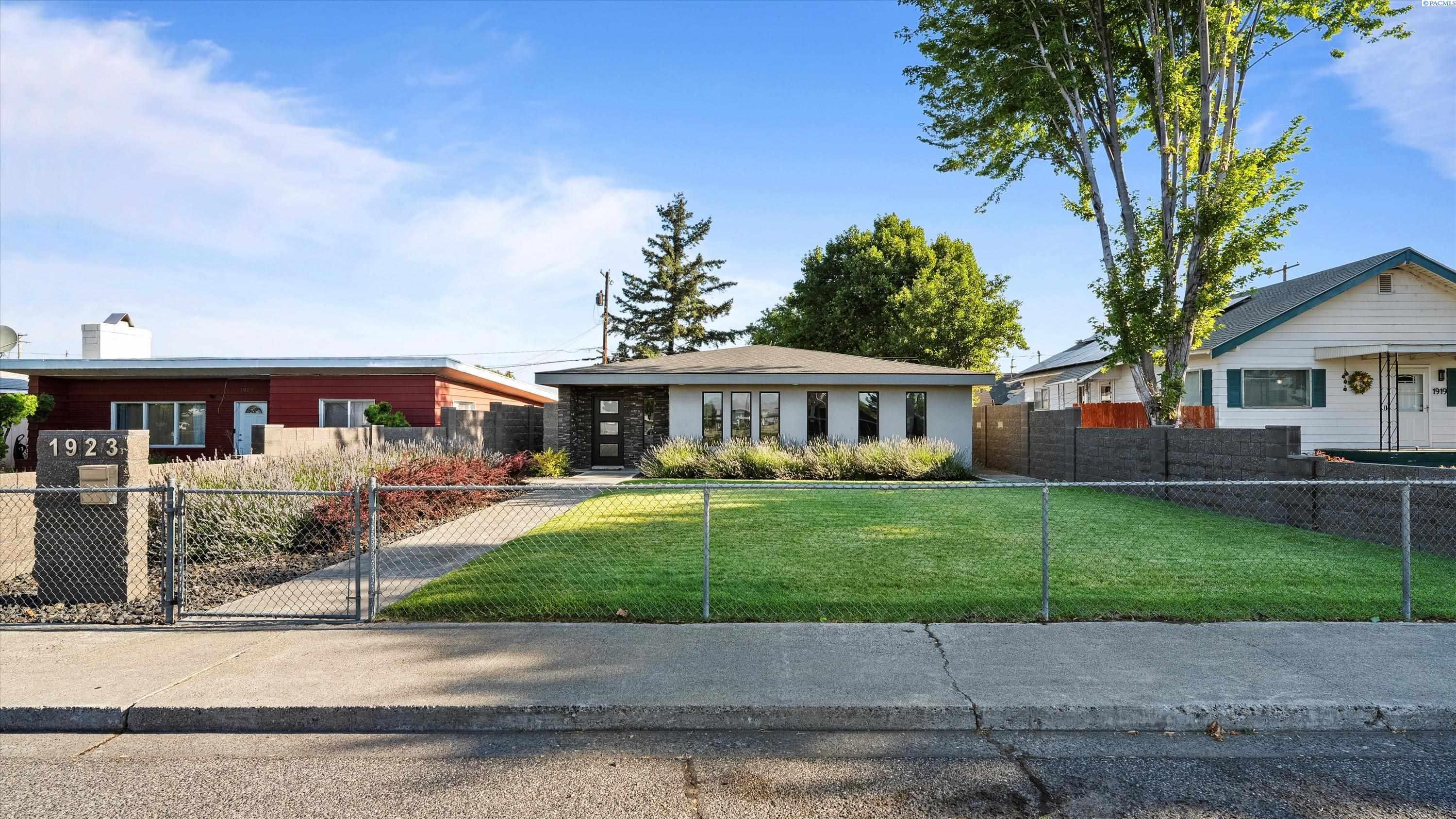 Property Photo:  1923 W Bonneville St  WA 99301 