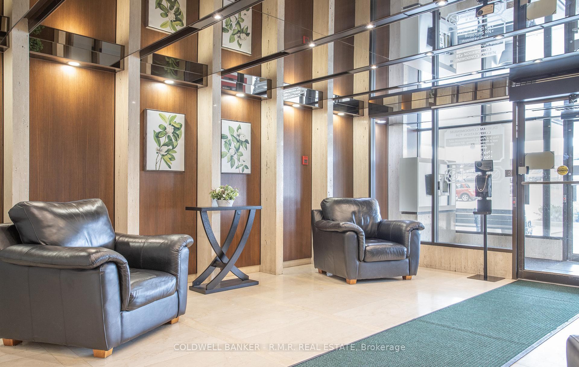 Photo de la propriété: 44 Falby Court 309 ON L1S 3L1