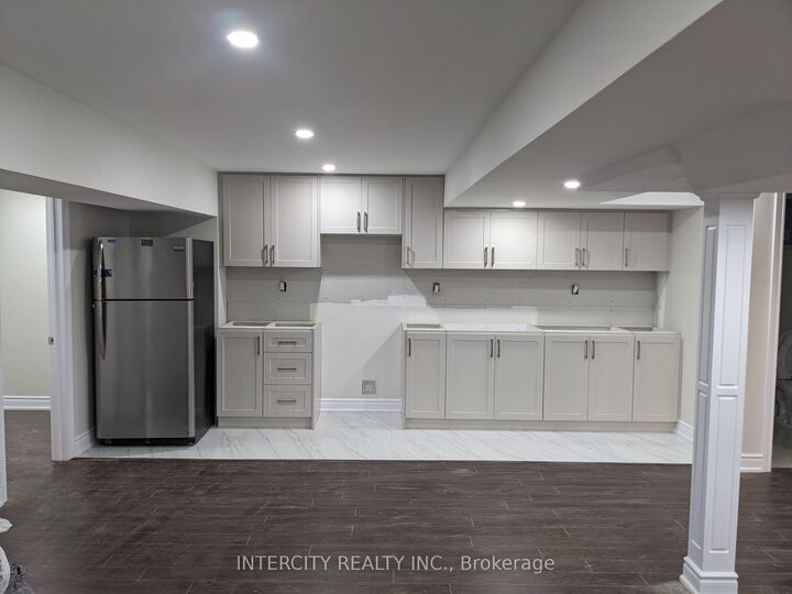 Property Photo: 8 McCourt Drive ON L1Z 0S3