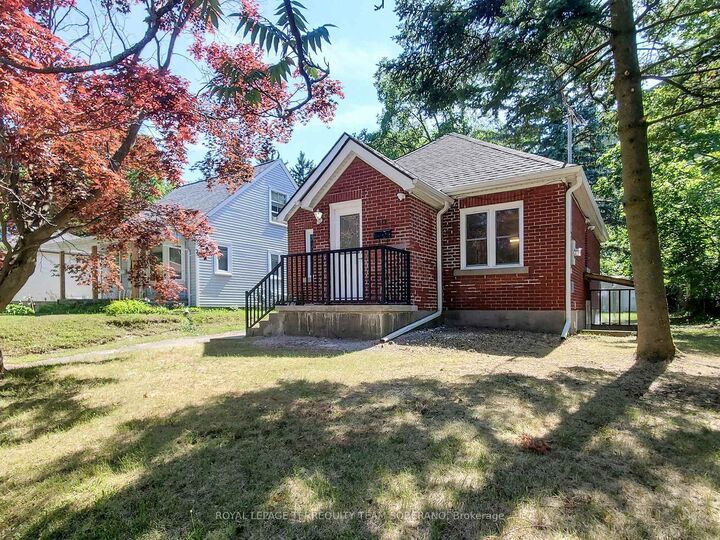 Property Photo: 13 Roslin Avenue N ON N2L 2G4