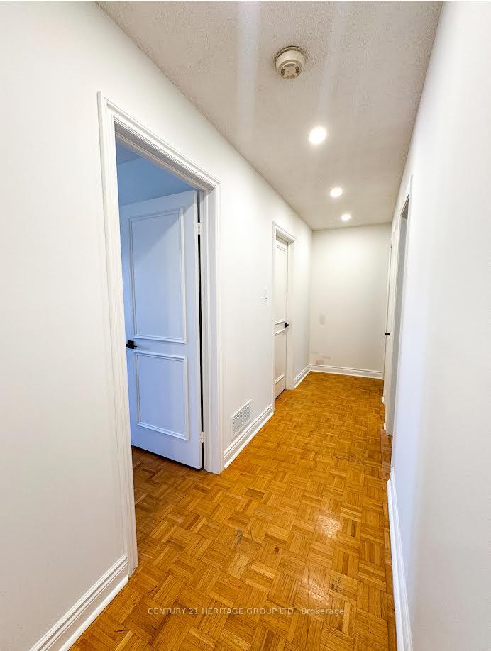 Photo de la propriété: 2 Pearson Avenue Main ON L4C 6V2