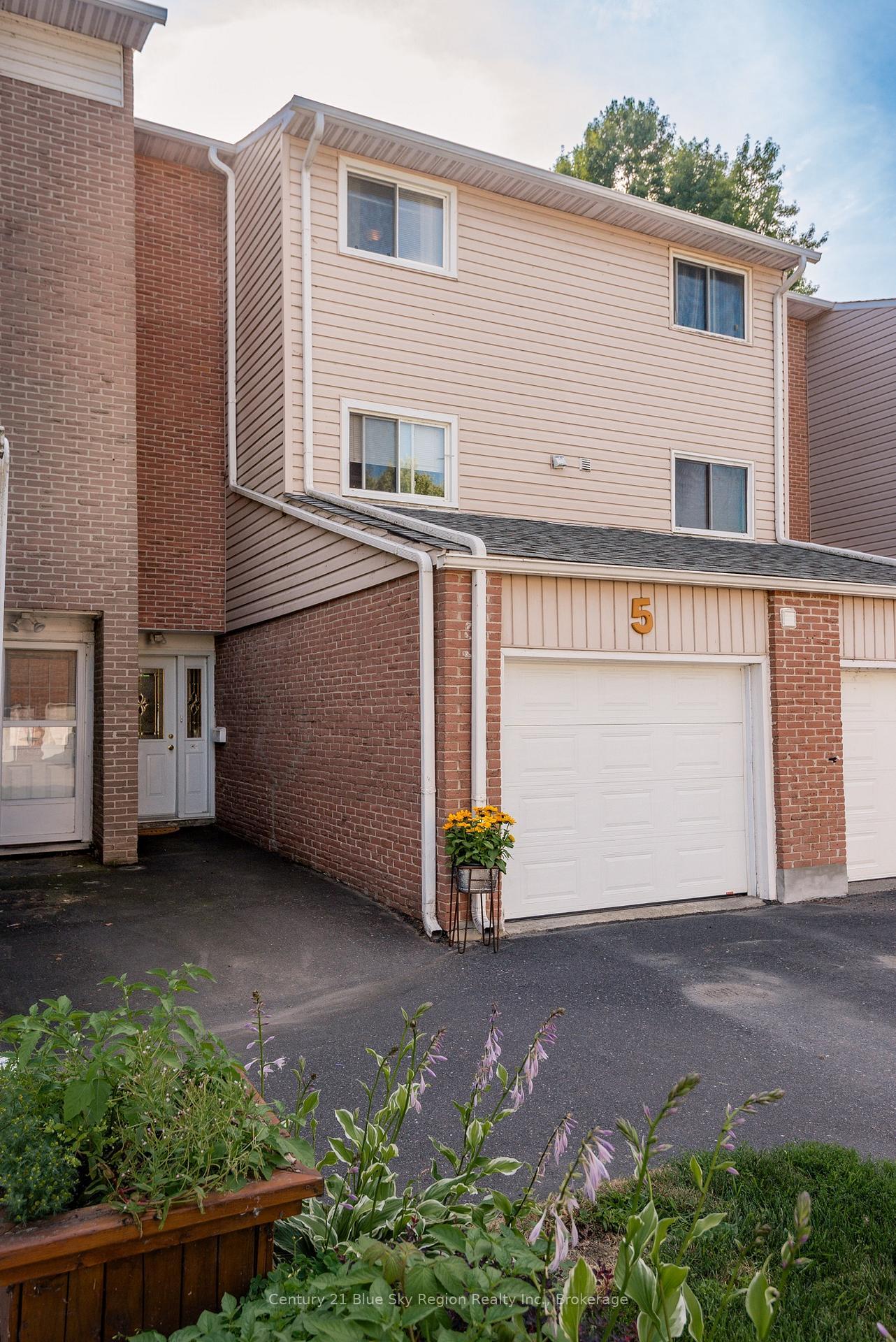 Property Photo: 644 Lakeshore Drive 5 ON P1A 3N6
