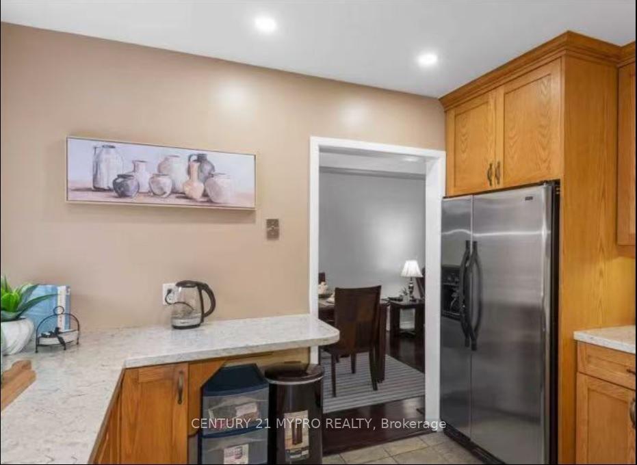 Property Photo: 5 Heatherington Drive Upper Level ON M1T 1N3