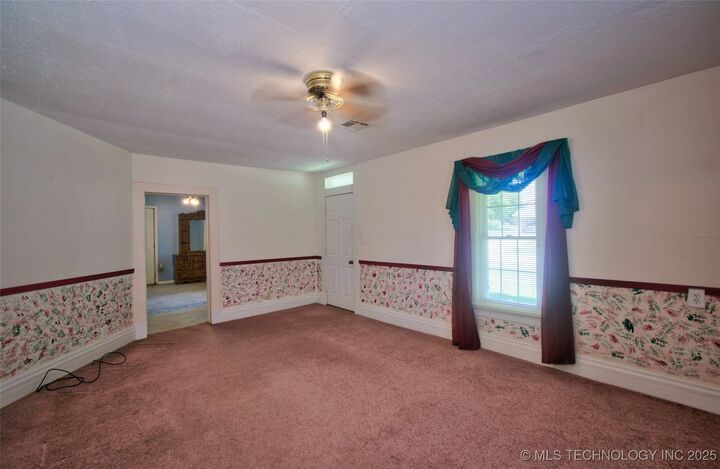 Property Photo: 504 SW 1st Street OK 74426
