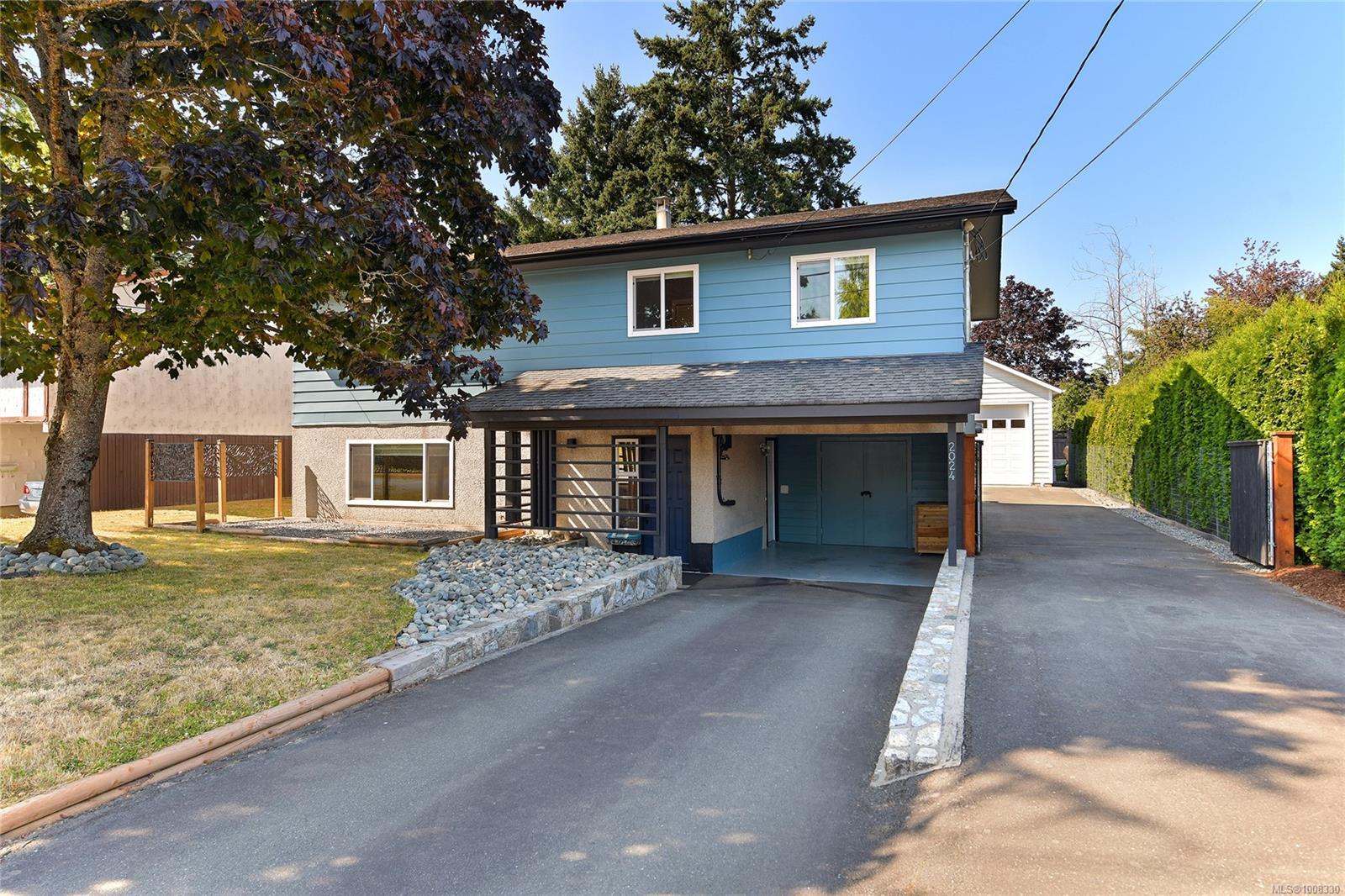 Photo de la propriété:  2024 Ardwell Ave  BC V8L 2L4 