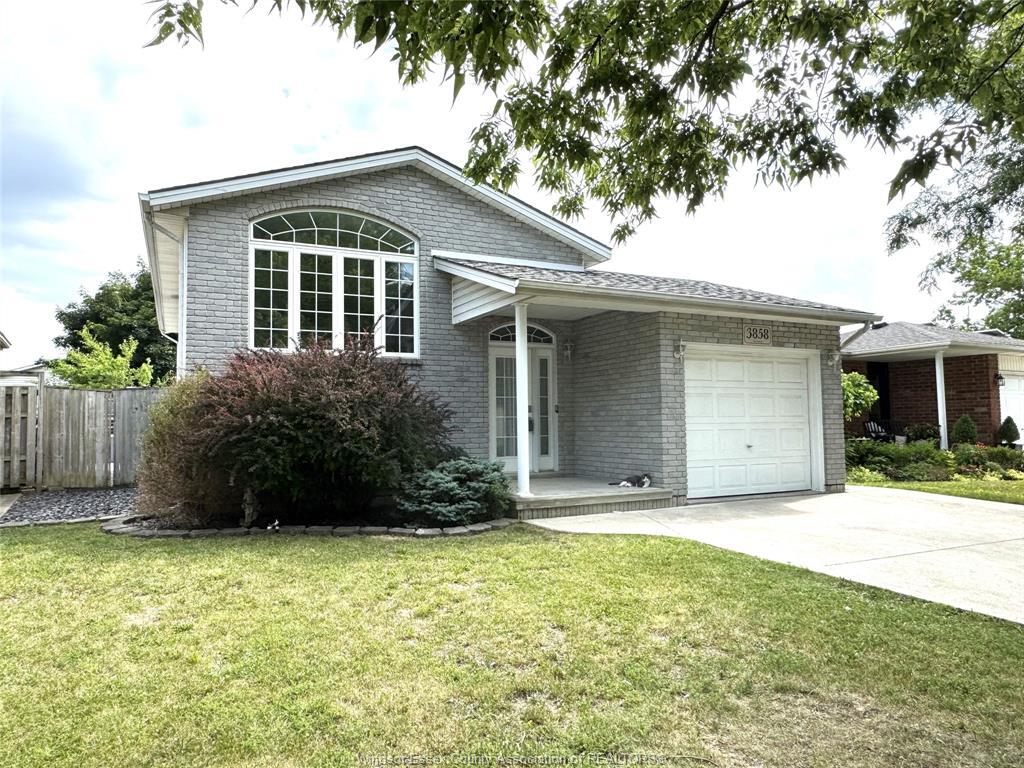 Photo de la propriété: 3858 Acorn Court ON N8W 5R5
