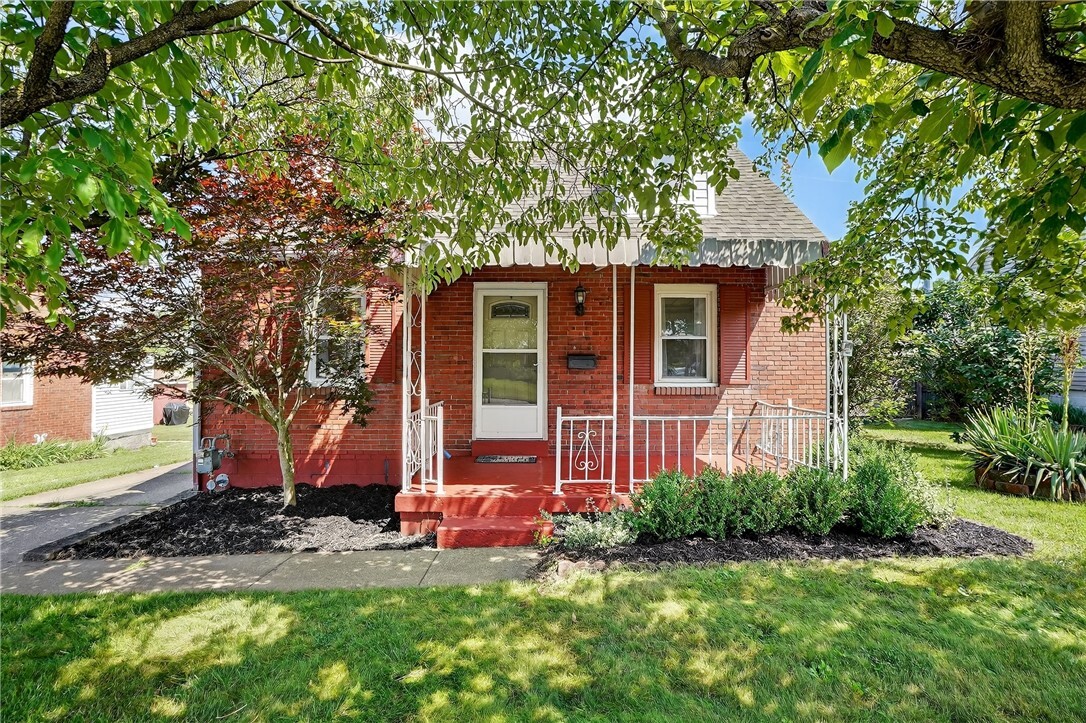 Property Photo:  806 Keystone Rd  PA 15003 