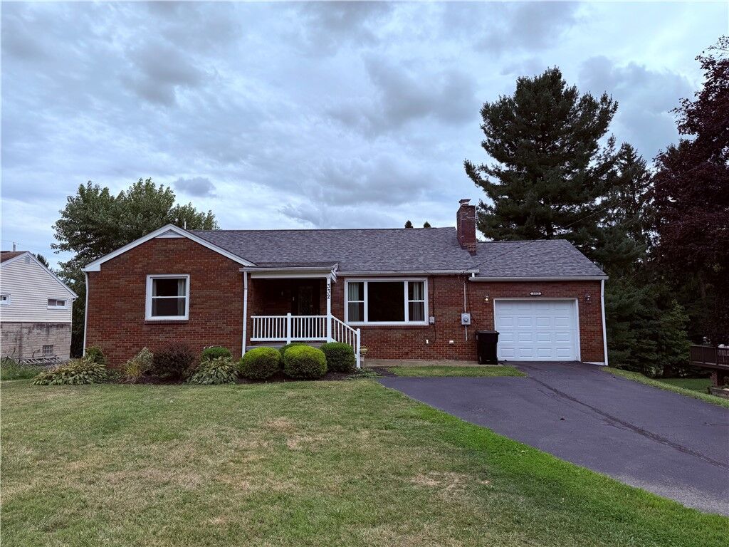 Property Photo: 332 E Maitland Lane PA 16105