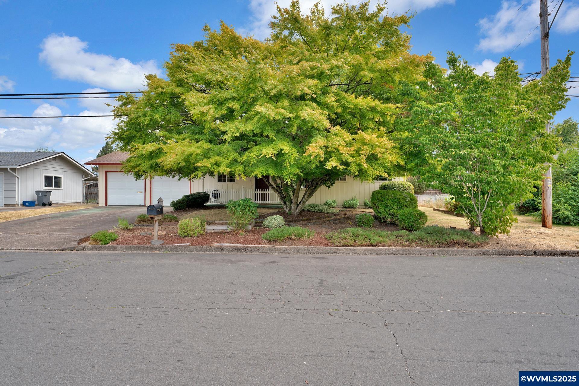 Property Photo:  2919 Oak St SE  OR 97322 