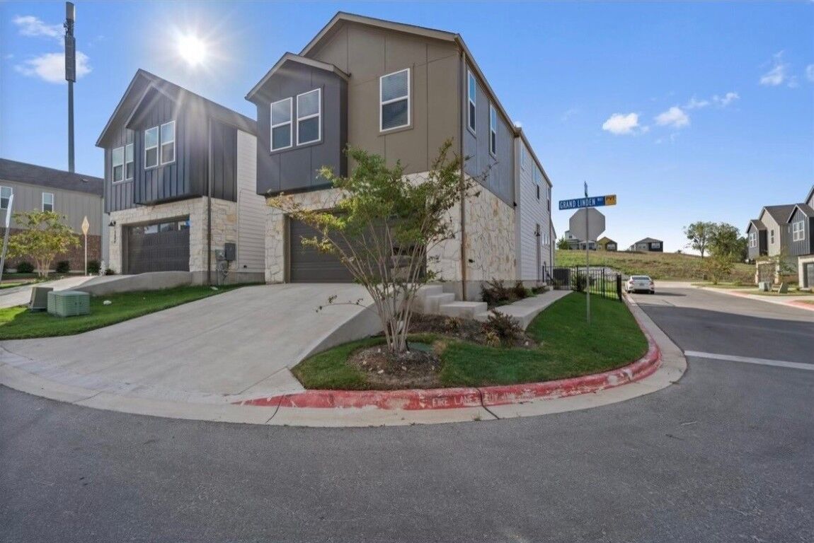 Property Photo: 7604 Grand Linden Way 18 TX 78744