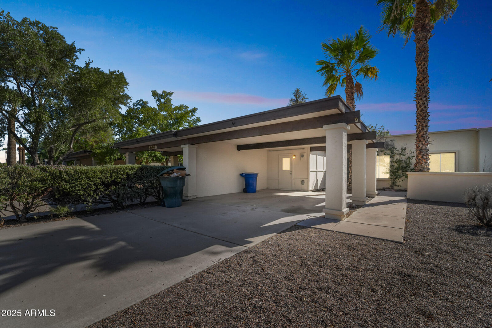 Property Photo: 5336 S Country Club Way AZ 85283