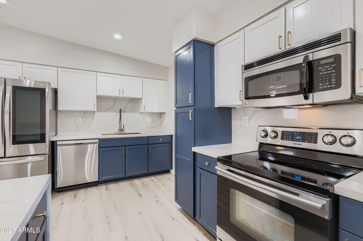 Property Photo:  1221 E Broadmor Drive  AZ 85282 