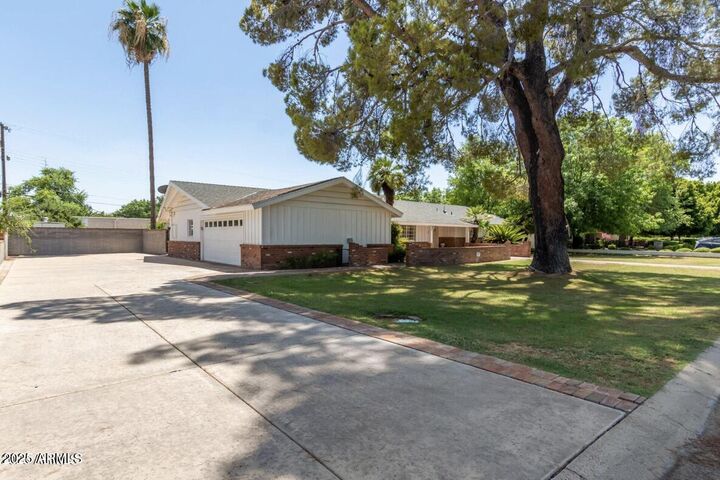 Property Photo: 5611 E Calle Camelia -- AZ 85018