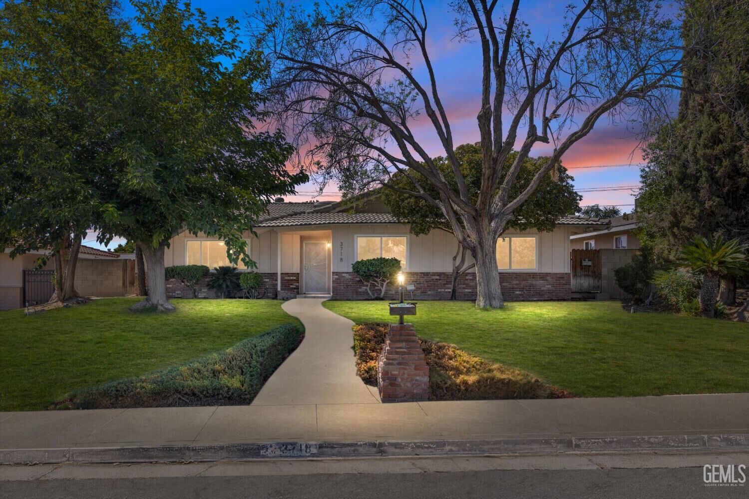 Property Photo:  3718 Harvard Drive  CA 93306 