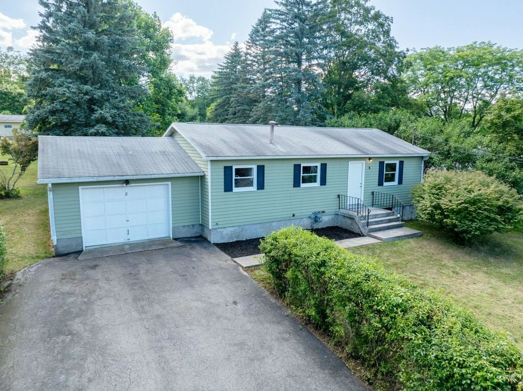 Property Photo: 8 Highland Crescent NY 13053