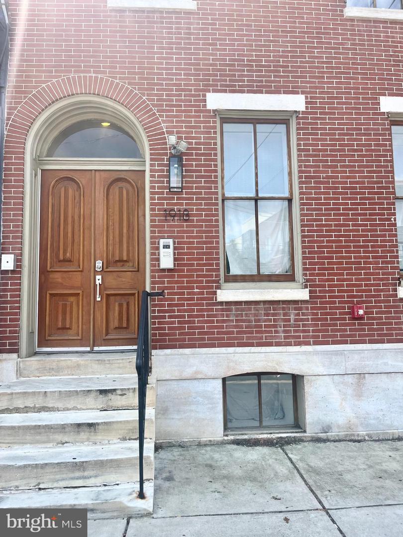 Property Photo:  1918 Fairmount Avenue 102  PA 19130 