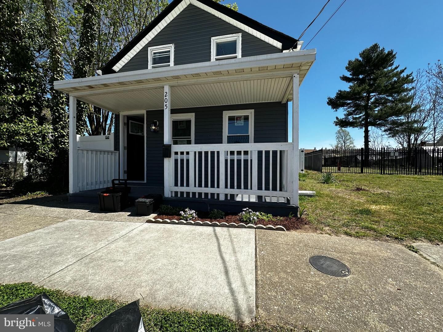 Property Photo:  205 S Washington Street  DE 19963 