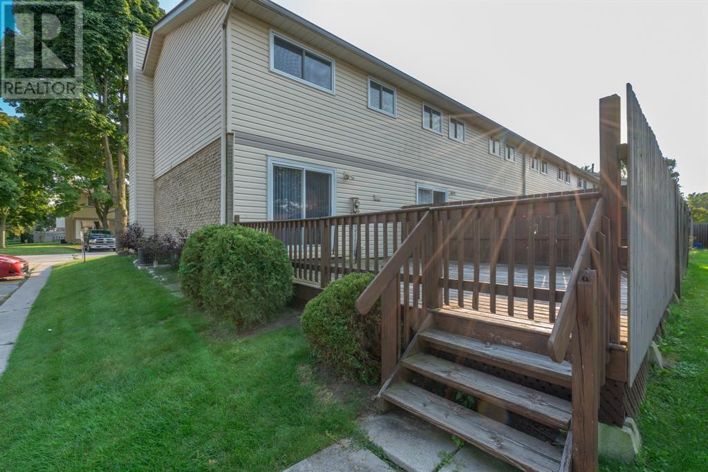 Photo de la propriété: 200 St Clair Boulevard 81 ON N0N 1G0
