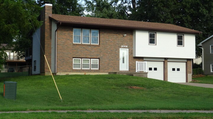 Property Photo: 2008 Sunflower St MO 65202