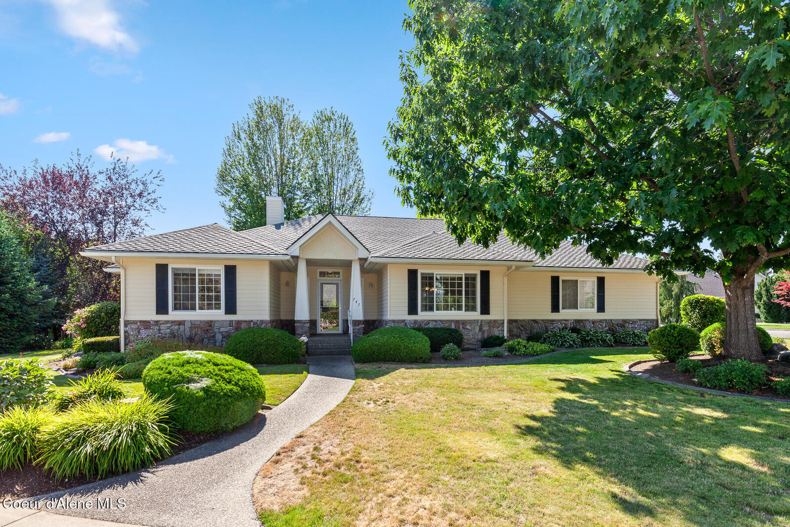 Property Photo: 747 N Dundee Dr ID 83854