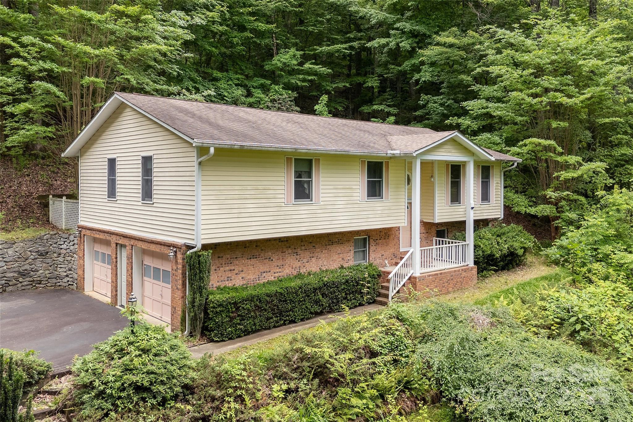 104 Creekstone Lane  Hendersonville NC 28791 photo