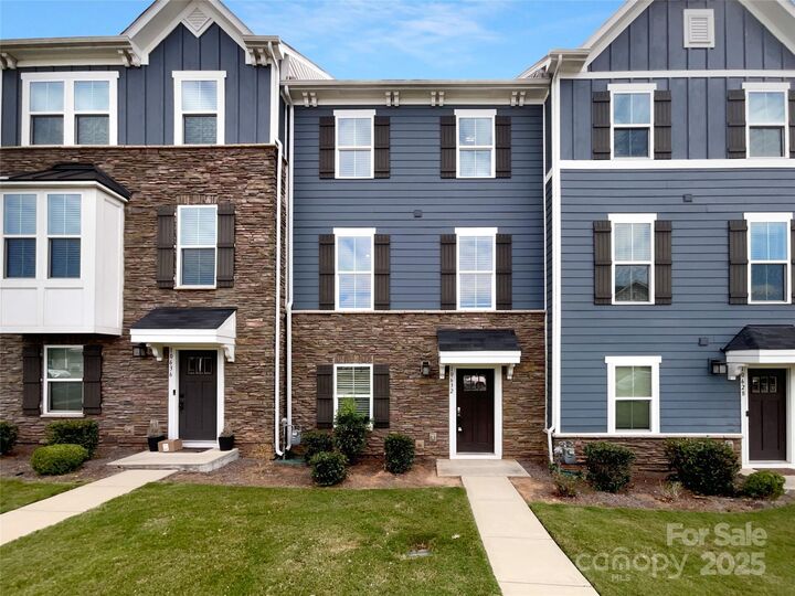 10632 Overlook Mountain Drive  Charlotte NC 28216 photo