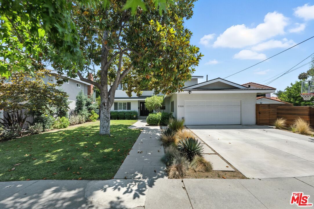 Property Photo: 5500 Stansbury Ave CA 91401