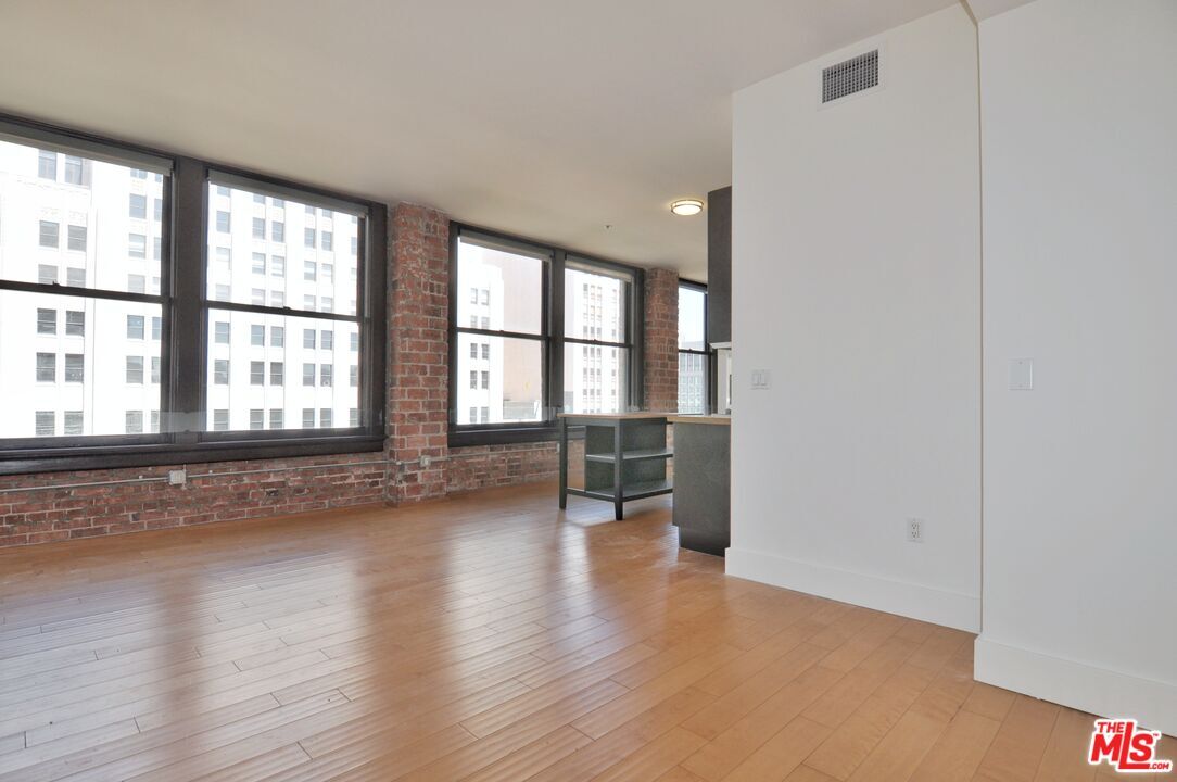 460 S Spring St  Los Angeles CA 90013 photo