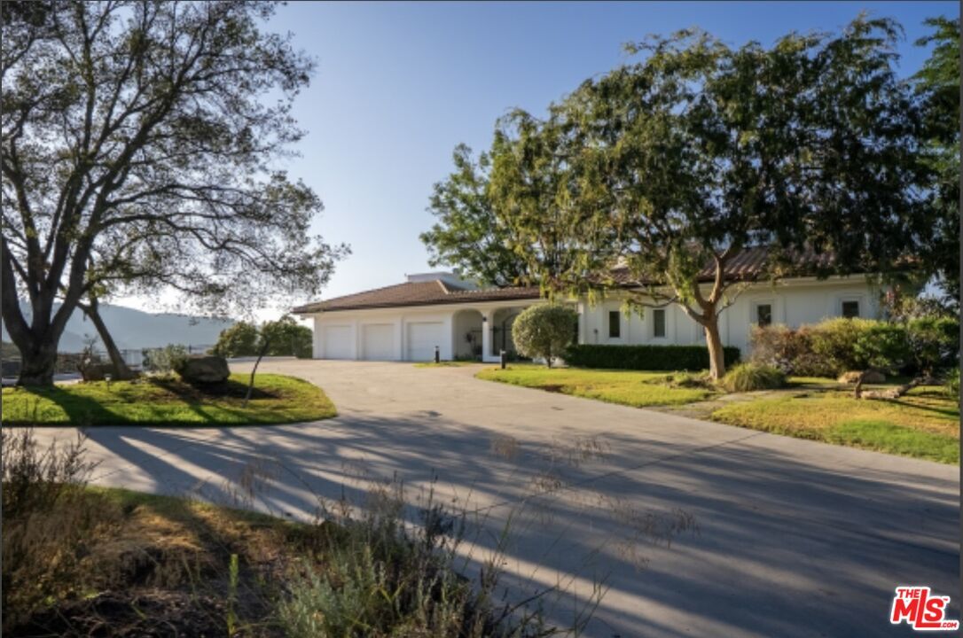 Property Photo:  21965 Saddle Peak Rd  CA 90290 