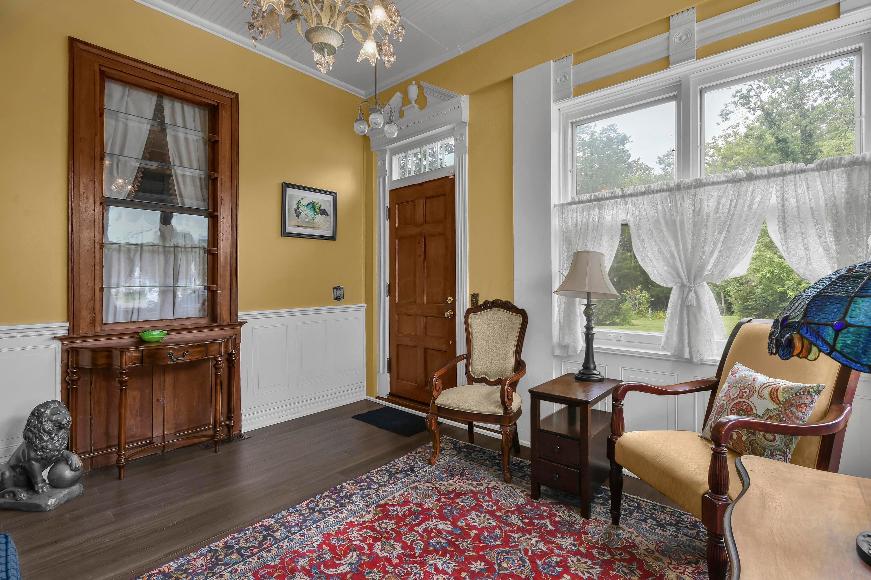 Property Photo: 118 Oak Street OH 43105