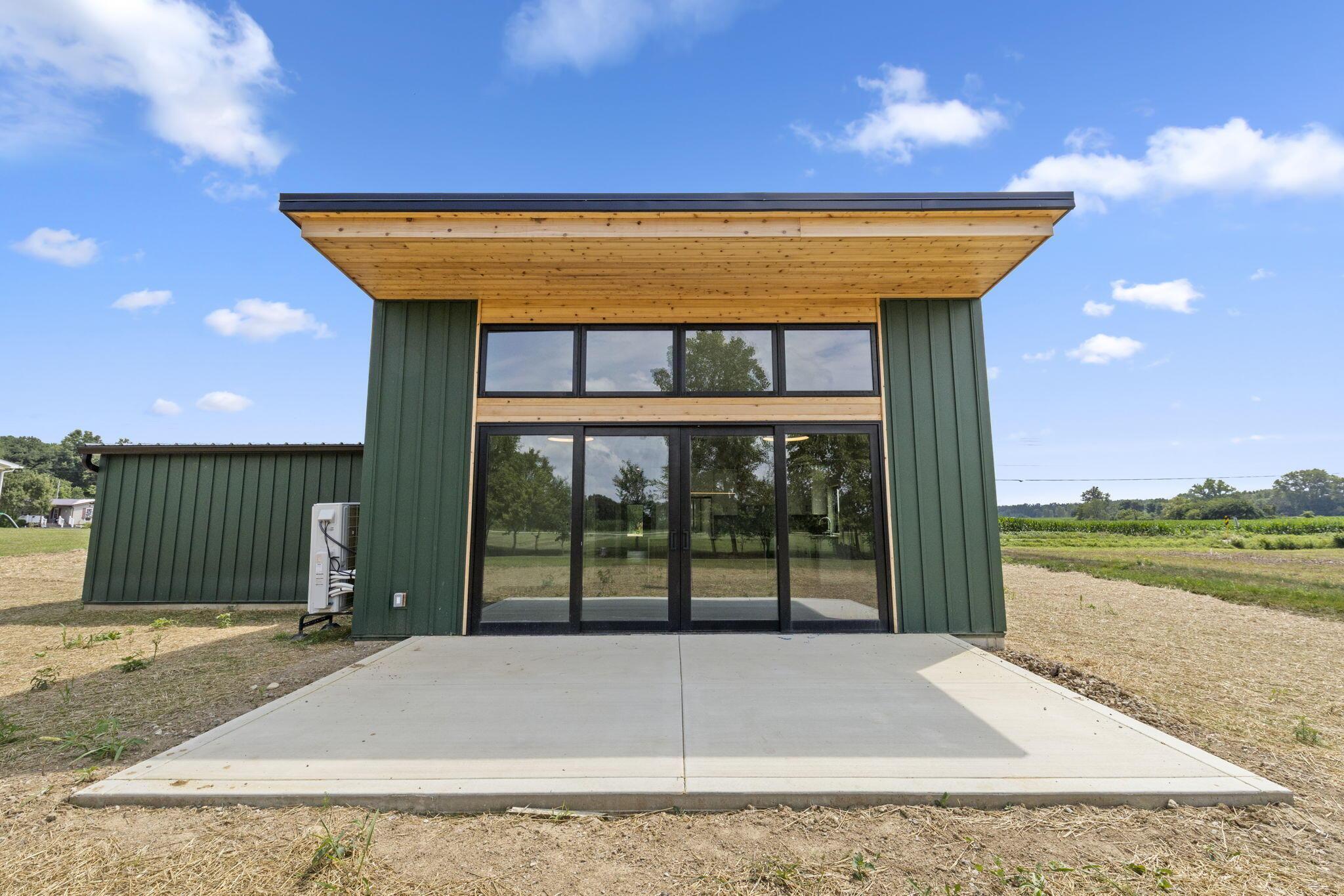 Property Photo: 327 County Road 21 OH 43003