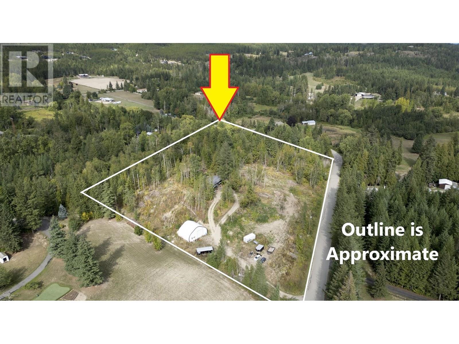 Photo de la propriété:  4451 42 Street Northwest  BC V1E 3A7 