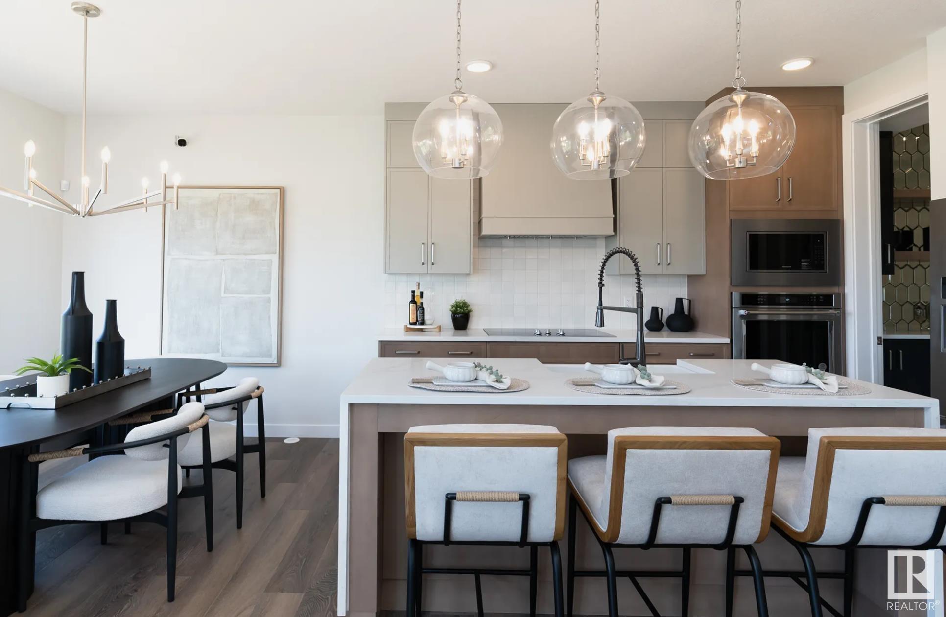 Photo de la propriété:  1524 11 Avenue NW  AB T6T 2W4 