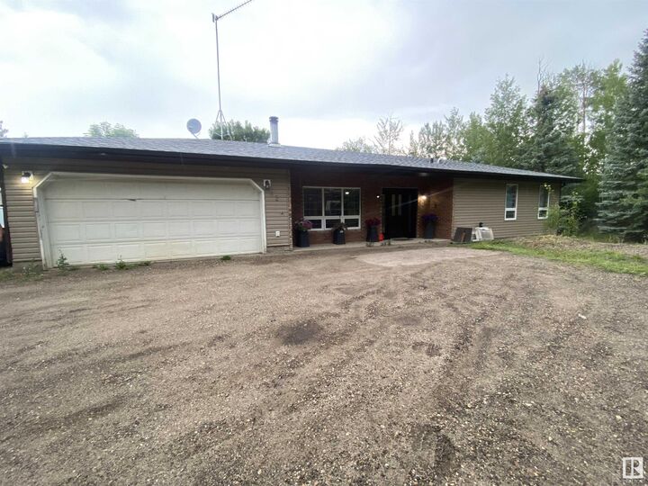 51049 Rge Road 215 62  Rural Strathcona County AB T8E 1G7 photo
