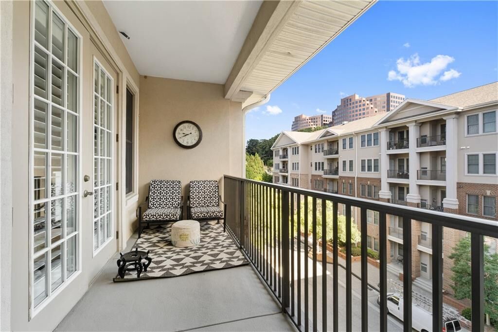 Property Photo:  3621 Vinings Slope SE 2516  GA 30339 