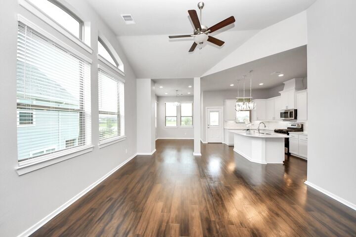 Property Photo: 9762 Soto Street TX 77583