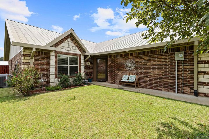 Property Photo: 1444 Garner Ln TX 75605
