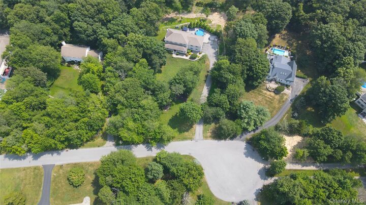 Property Photo:  5 Rosell Court  NY 12540 