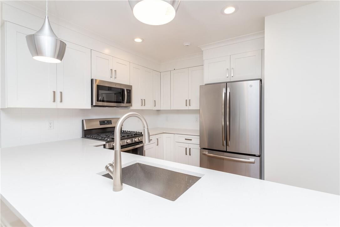Property Photo: 121 Fisher Avenue 6 NY 10606