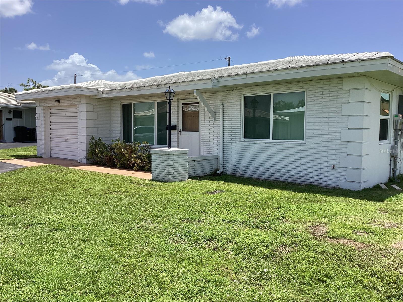 Property Photo: 8961 Abbey Court FL 34287
