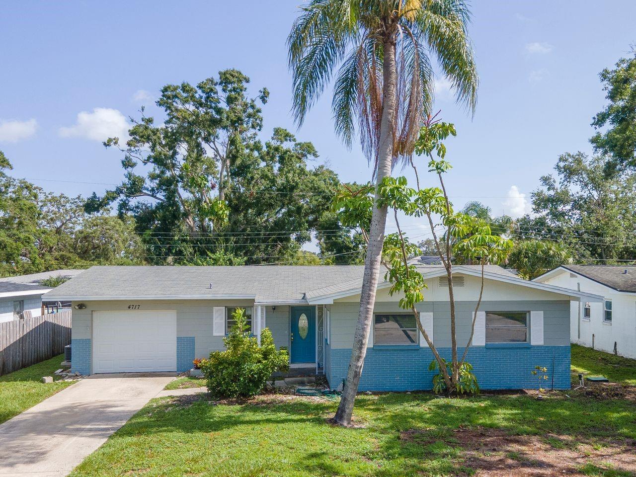 Property Photo: 4717 W Coachman Avenue FL 33611