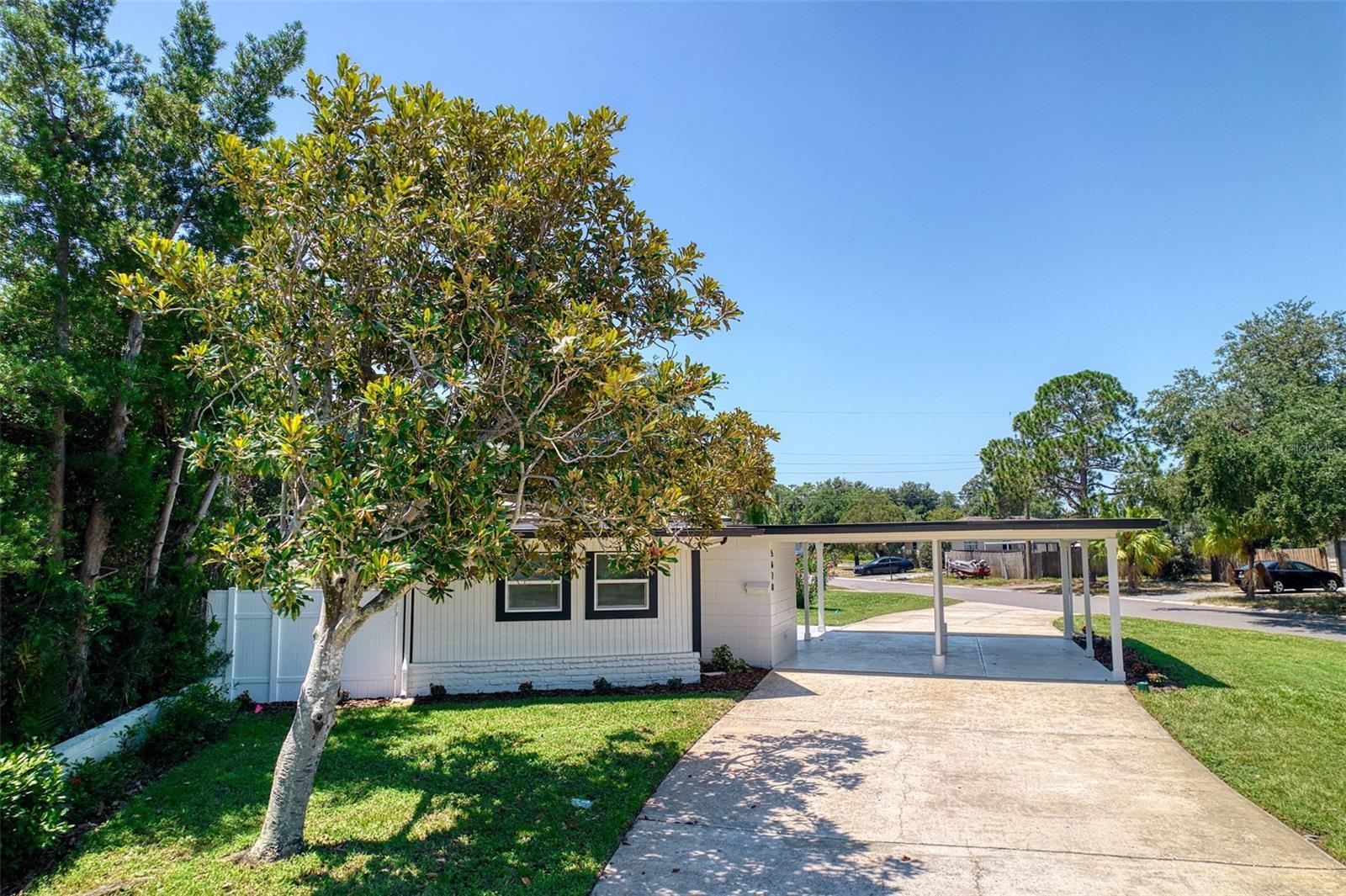Property Photo: 5670 10th Avenue N FL 33710